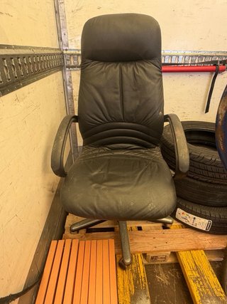 Silla de oficina con ruedas