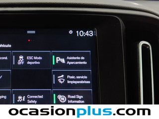 Volvo XC40 T2 Momentum Core 95 kW (129 CV)