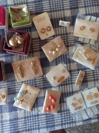 Lote 19 Pendientes, Anillos y Colgantes Chapados o