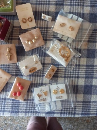 Lote 19 Pendientes, Anillos y Colgantes Chapados o