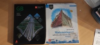 Lot de 2 llibres de 2n de batxillerat