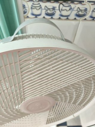 Ventilador de pie blanco