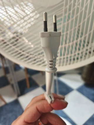 Ventilador de pie blanco