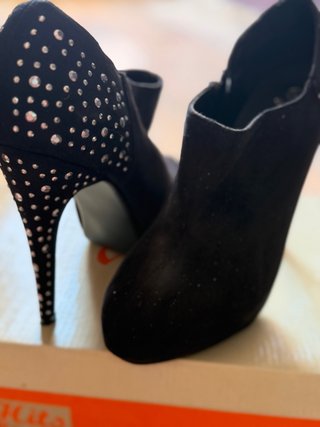 Botines negros con pedrería talla 38