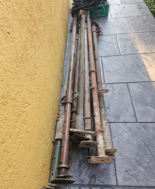 Puntales de obra metálicos