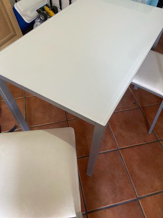Mesa y 2 Sillas Blancas