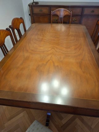 Mesa de comedor y 4 sillas de madera. Mariner.