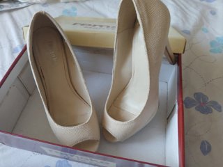 Zapatos de tacón beige