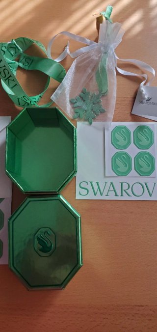 Charm fiocco di neve Swarovski verde con scatola