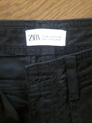 Pantalón cargo negro Zara