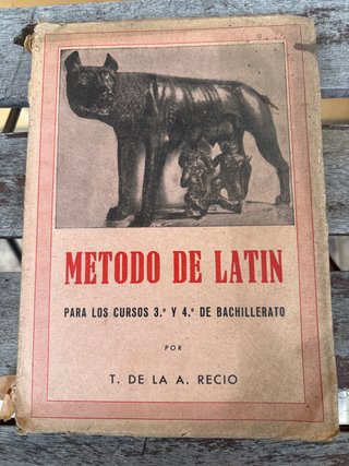 Libro de latín de los años 50
