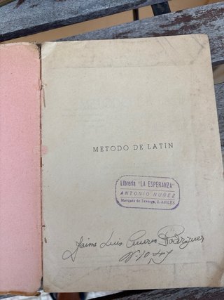 Libro de latín de los años 50