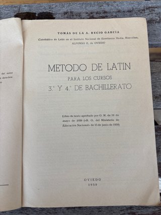 Libro de latín de los años 50