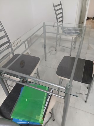 Mesa Comedor Cristal y 4 Sillas
