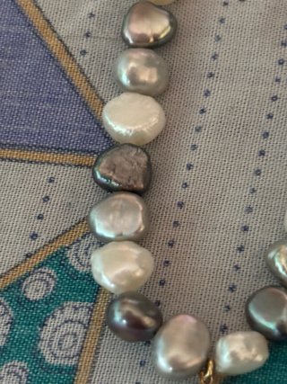 Pulsera Tous Perlas Marrones, Grises y Blancas