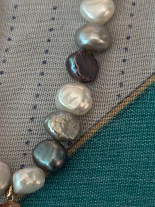 Pulsera Tous Perlas Marrones, Grises y Blancas