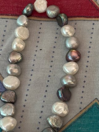 Pulsera Tous Perlas Marrones, Grises y Blancas
