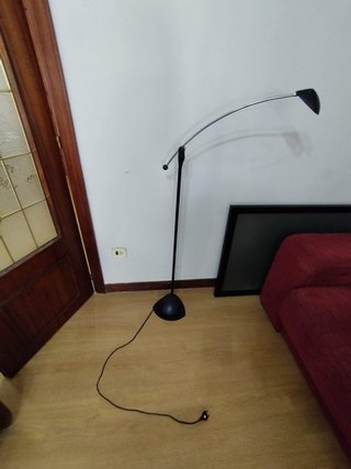 Lámpara de pie moderna metal negra