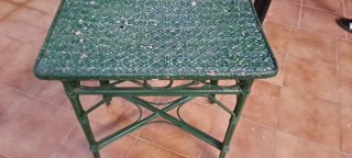 Mesa auxiliar jardín mimbre y dos sillones vintage