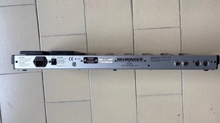 Behringer FCB1010 Controladora MIDI Pedalera