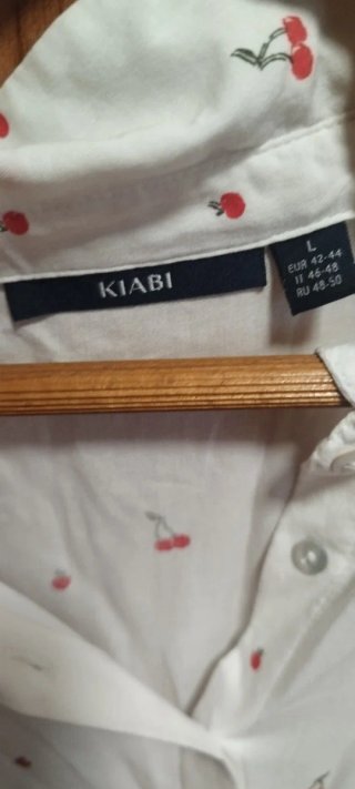 Blusa blanca sin mangas con estampado de cerezas