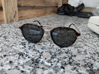 Óculos de sol tartaruga e dourado