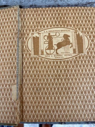 Libro antiguo de geografía universal