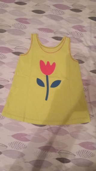 Camisa niña amarilla con flor