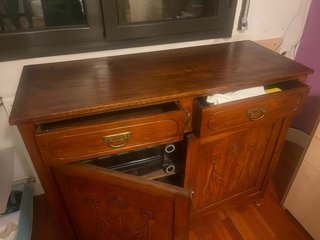Mueble de madera maciza