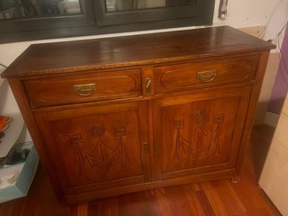 Mueble de madera maciza