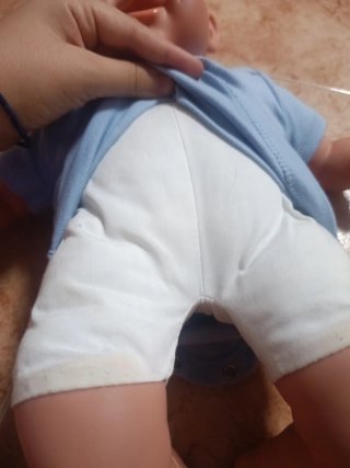 Muñeco bebé con body azul