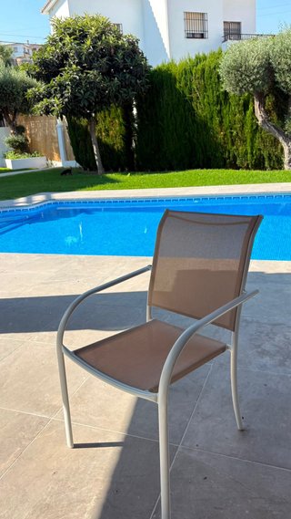 Mesa extensible jardín + 4 sillas + butaca
