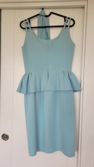 Vestido fiesta azul con peplum
