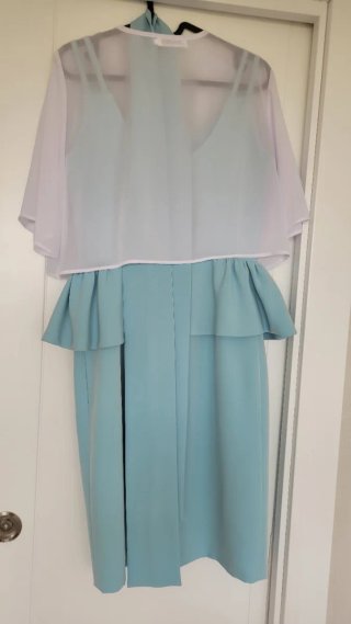 Vestido fiesta azul con peplum