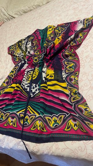 Camisa/ falda tipo falda multicolor talla única.