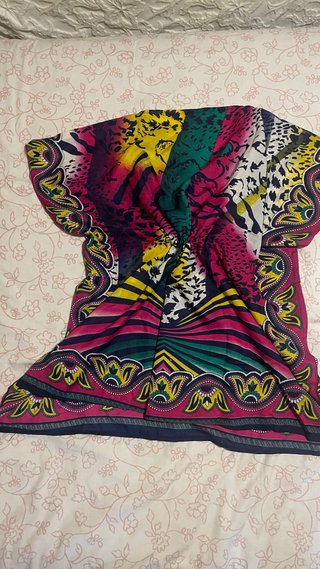 Camisa/ falda tipo falda multicolor talla única.