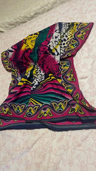 Camisa/ falda tipo falda multicolor talla única.
