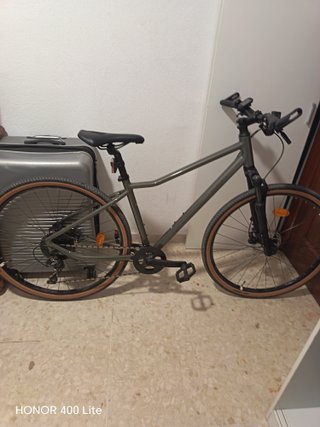 Bicicleta Trekking Rockrider cuadro alto.
