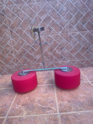 Lámpara de techo moderna roja y plateada