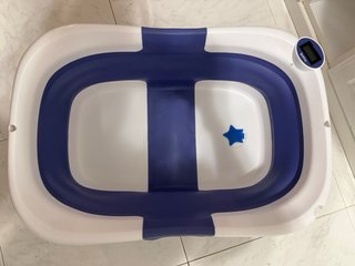 Trona y bañera bebé nuevas
