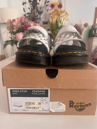 Sandalias Dr Martens Plataforma Tachuelas Blancas