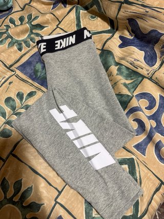 Mallas Nike grises