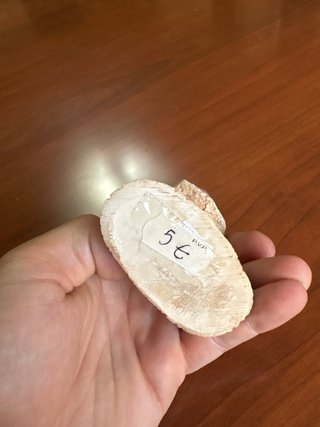 Figurita de niña de cerámica