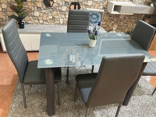 MESA CRISTAL CON 4 SILLAS