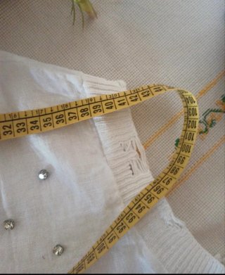 Camicia bianca smanicata con strass