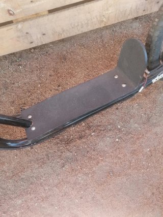 Patinete todoterreno con ruedas grandes
