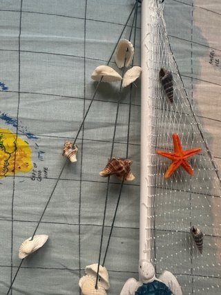 Figura decorativa di barca con conchiglie e tartaruga
