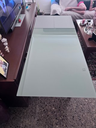 Mesa extensible cristal y metal