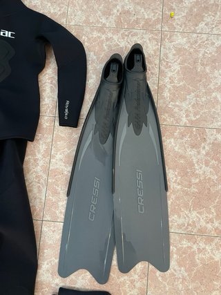 Traje Neopreno SEAC Pesca Submarina 5mm + Aletas
