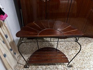 Mesa auxiliar hierro y madera